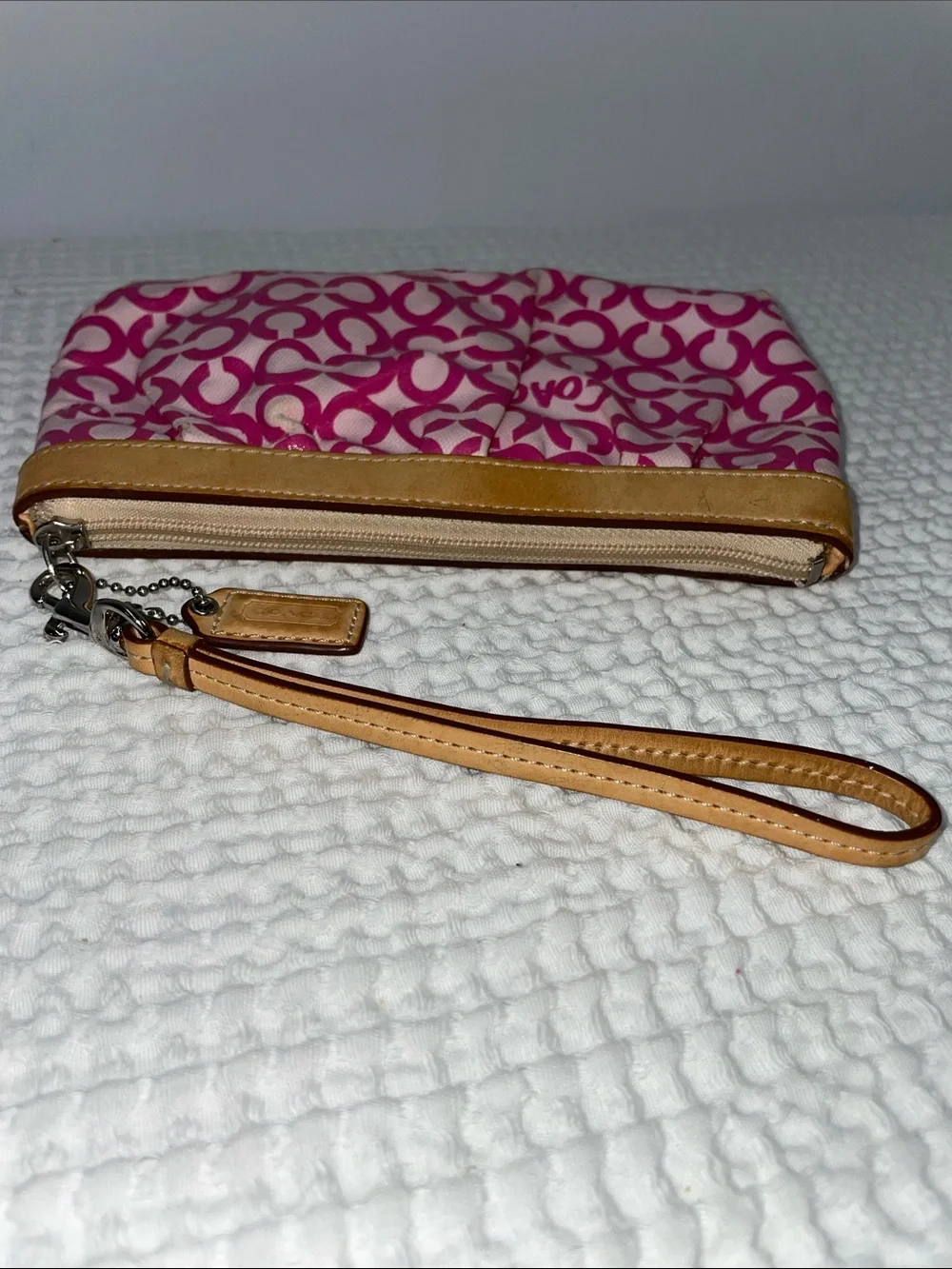 COACH PINK SIGNATURE WRISTLET FTL-07-040